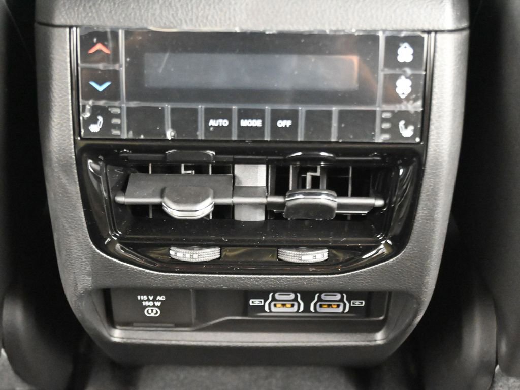 New 2025 Jeep Grand Cherokee L Limited w/ Luxury Tech Group II image 31