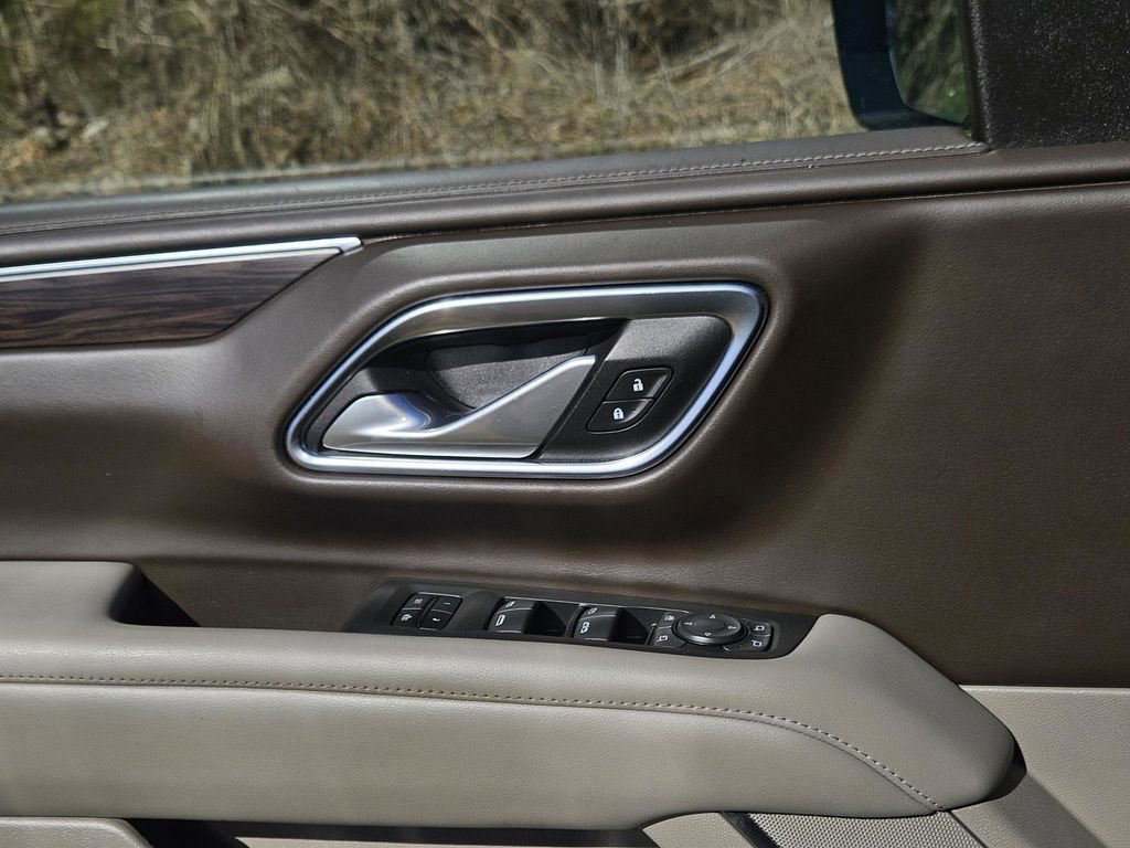 Used 2022 Chevrolet Tahoe LT w/ Luxury Package image 12