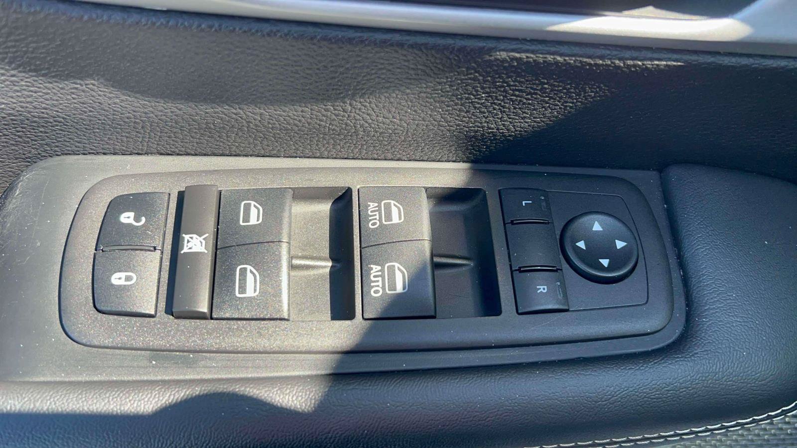 Used 2024 Chrysler Pacifica Limited FWD image 20