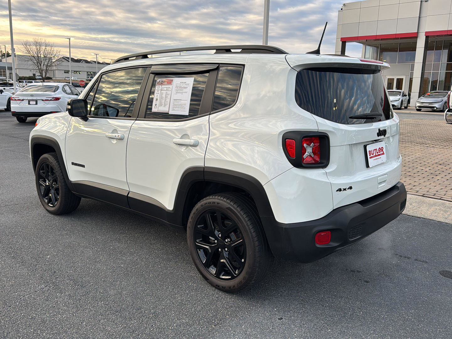 Used 2023 Jeep Renegade Altitude image 3