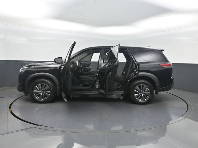 Used 2023 Nissan Pathfinder S FWD image 40