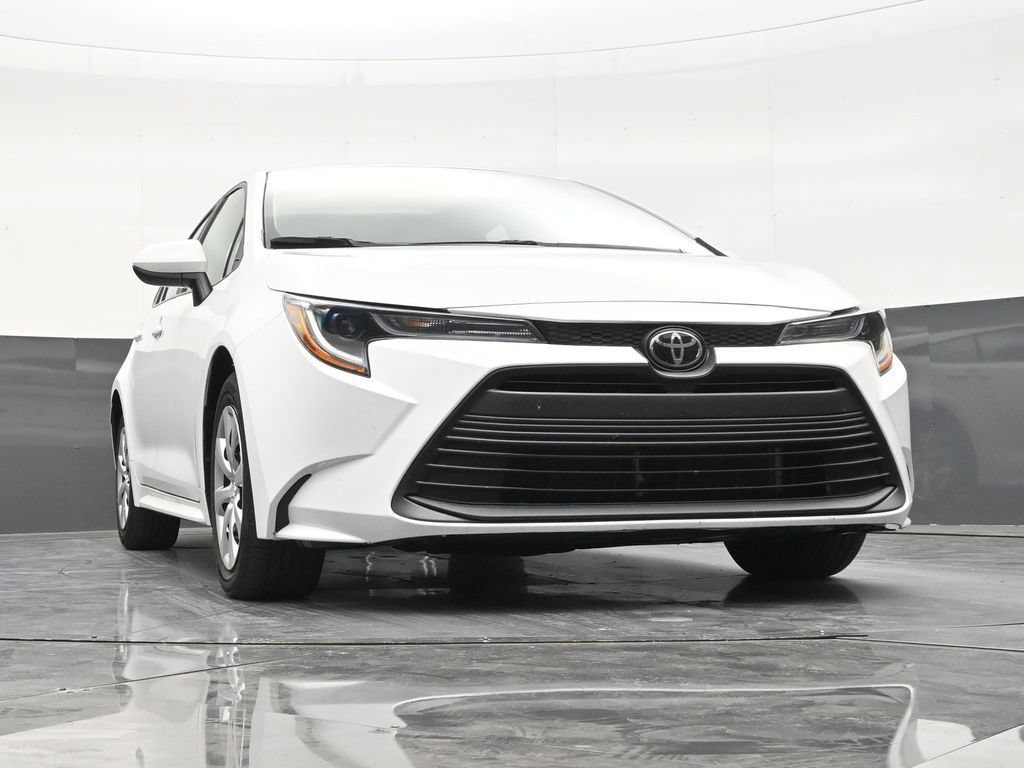 Used 2025 Toyota Corolla LE FWD image 26