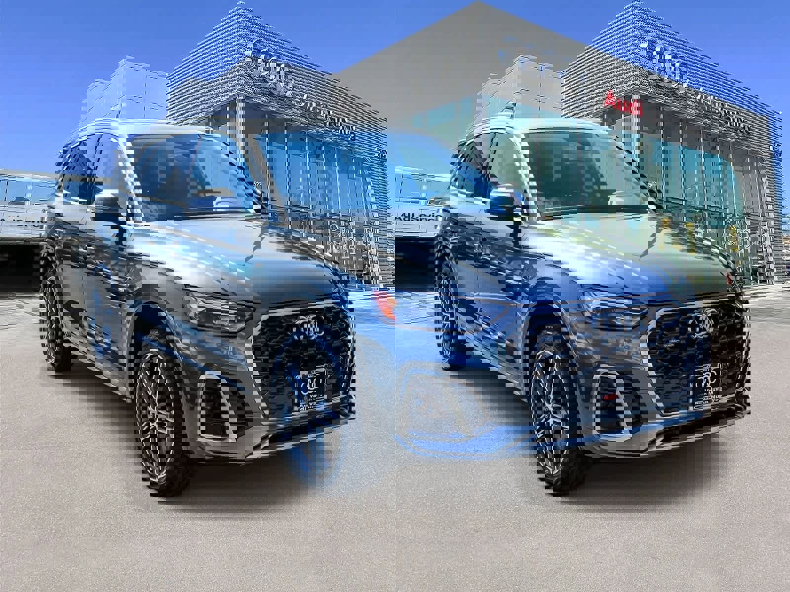 Used 2022 Audi Q5 e Premium w/ Convenience Package image 5