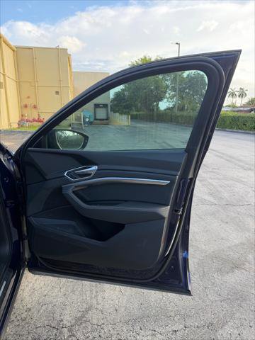 Used 2021 Audi e-tron Premium w/ Convenience Plus Package image 13