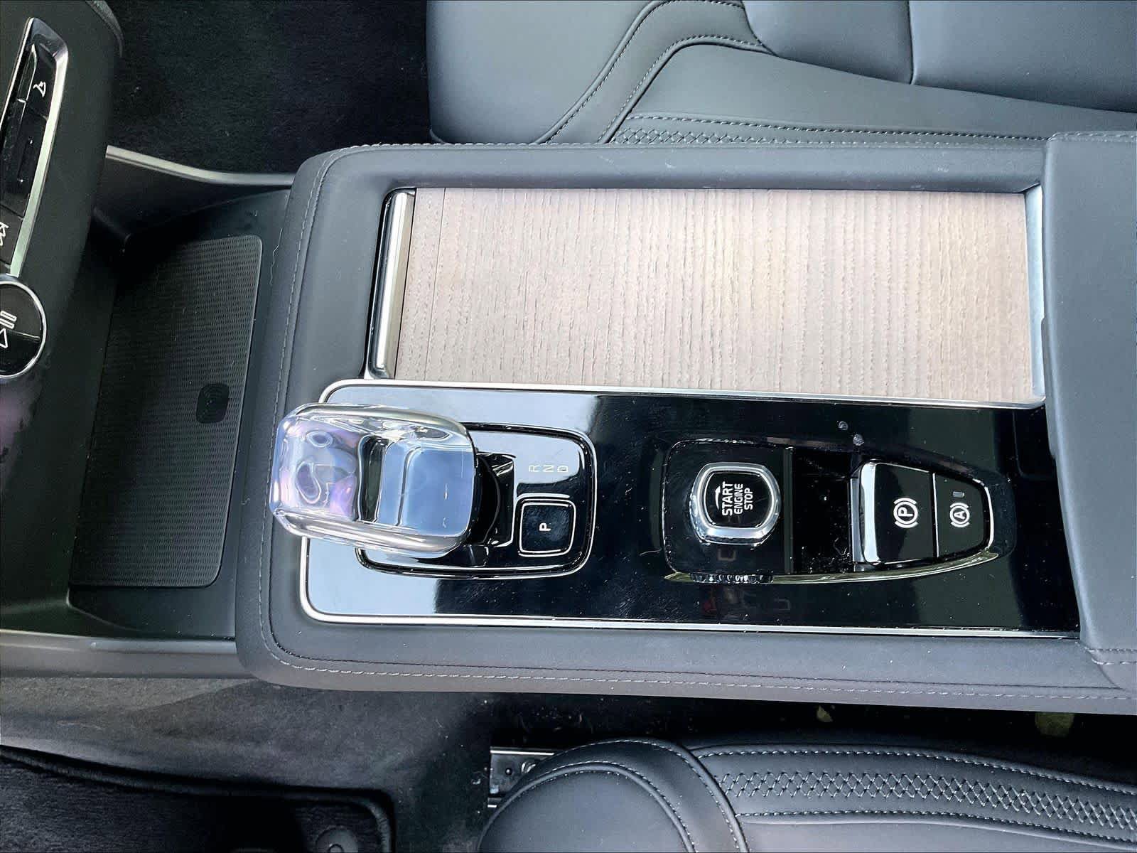 Used 2025 Volvo XC90 B6 Core w/ Protection Package Premier image 19