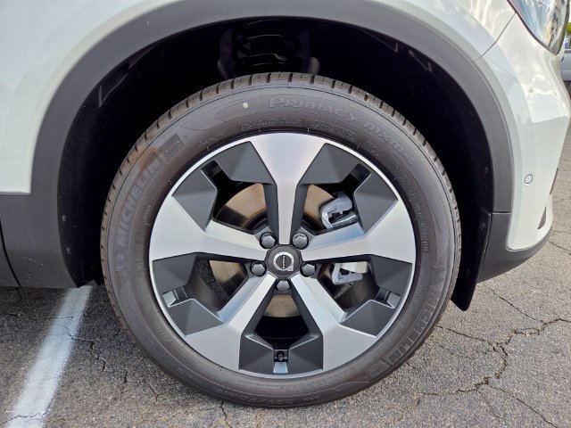 New 2026 Volvo XC40 B5 Plus w/ Protection Package Premier AWD/4WD image 18