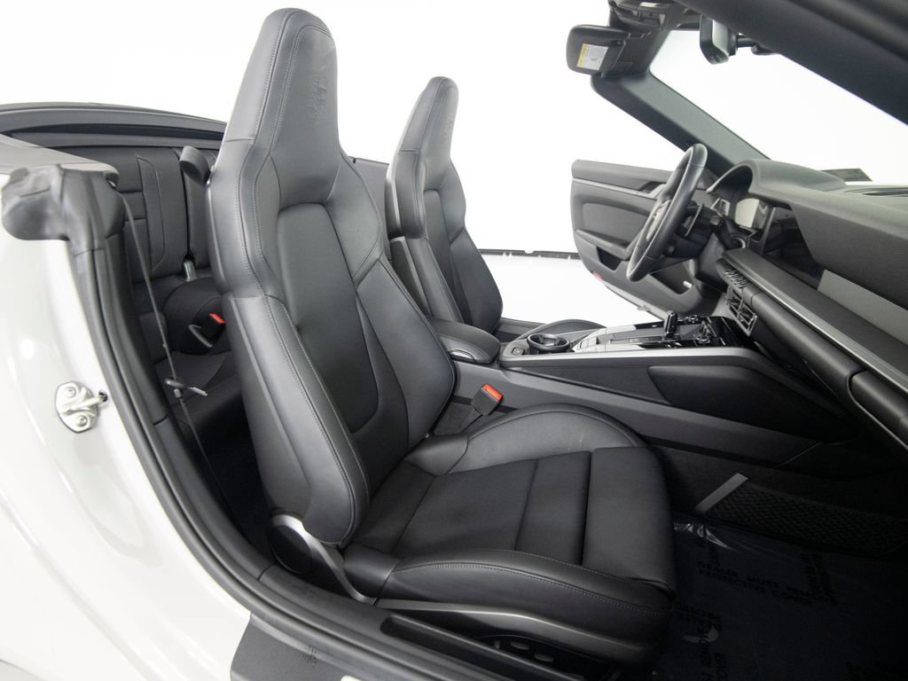 Certified 2025 Porsche 911 Carrera RWD image 38