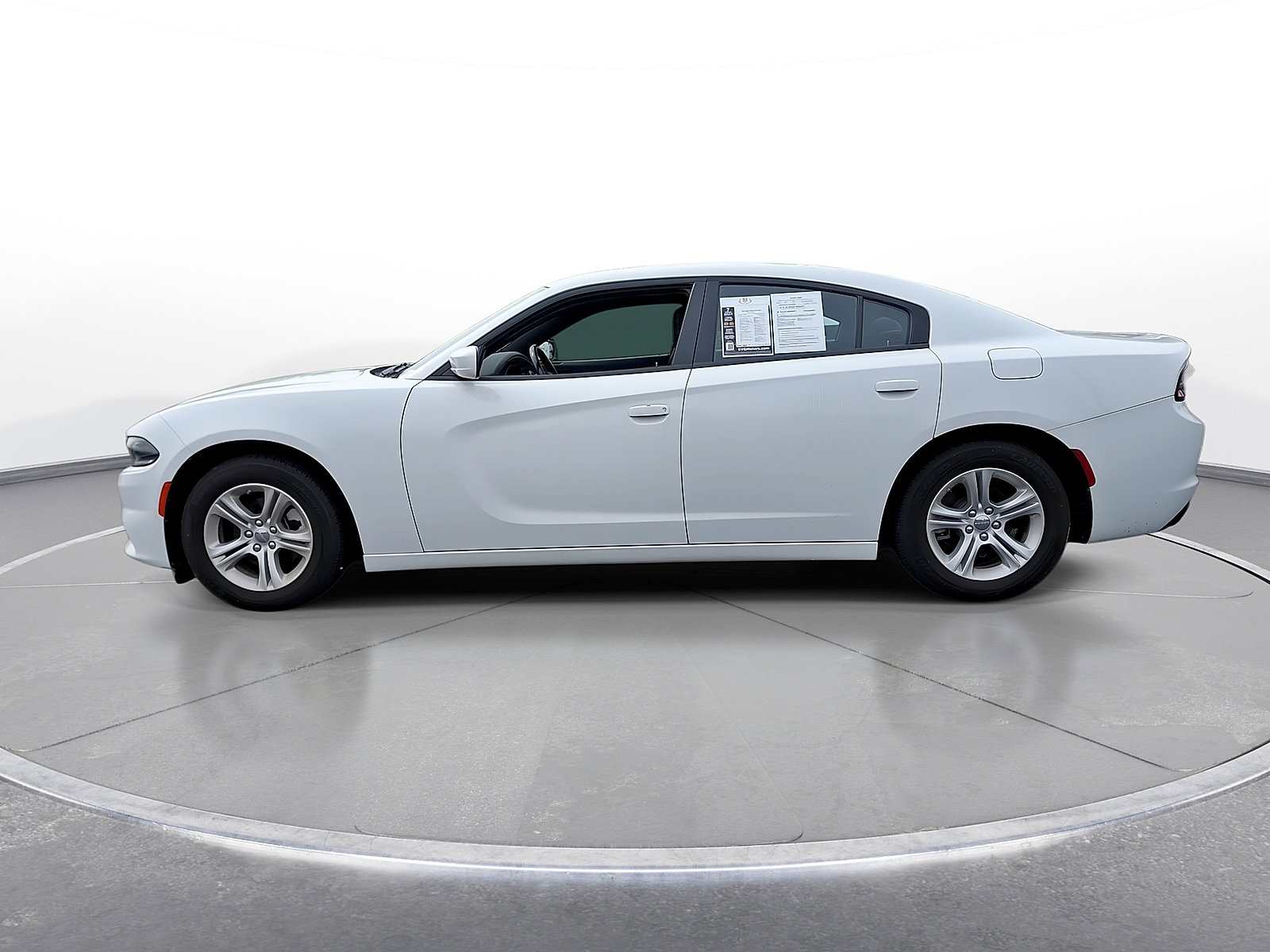Used 2022 Dodge Charger SXT RWD image 5