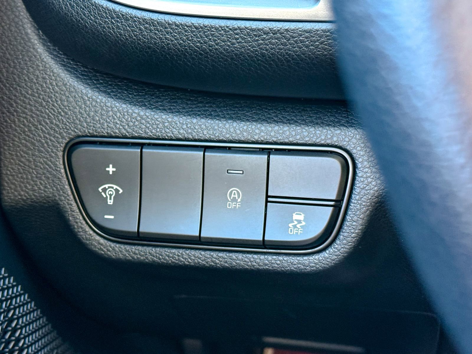 Certified 2025 Kia Seltos LX AWD/4WD image 32