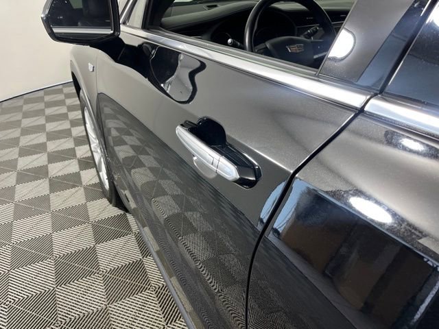 Used 2023 Cadillac XT4 Luxury w/ Cold Weather Package AWD/4WD image 13