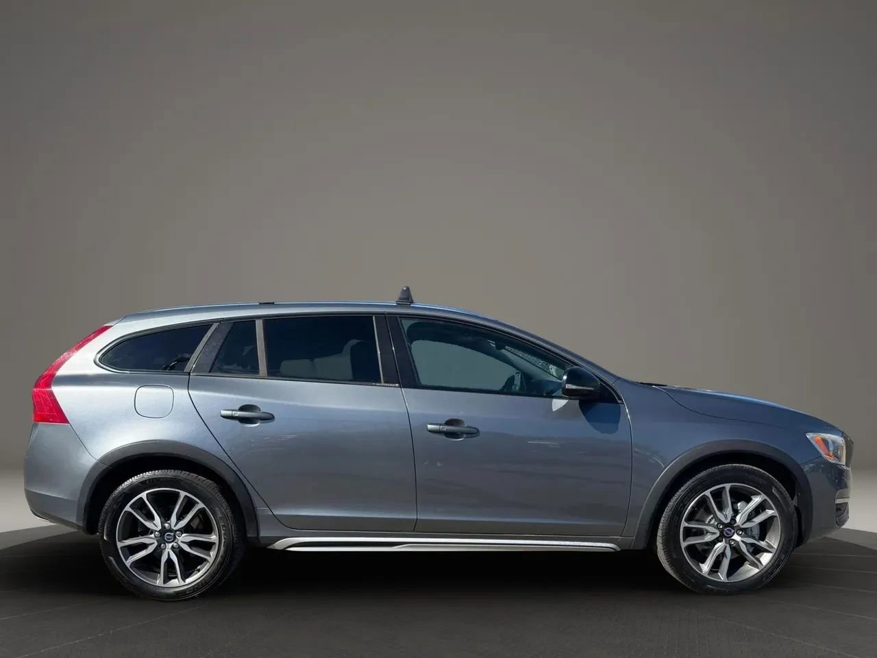 Used 2016 Volvo V60 T5 Cross Country w/ Protection Package image 4