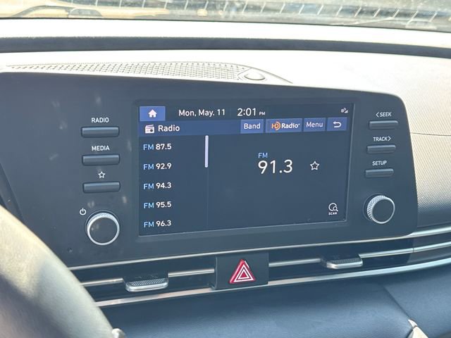 Used 2023 Hyundai Elantra SEL w/ Preferred Accessory Package FWD image 19