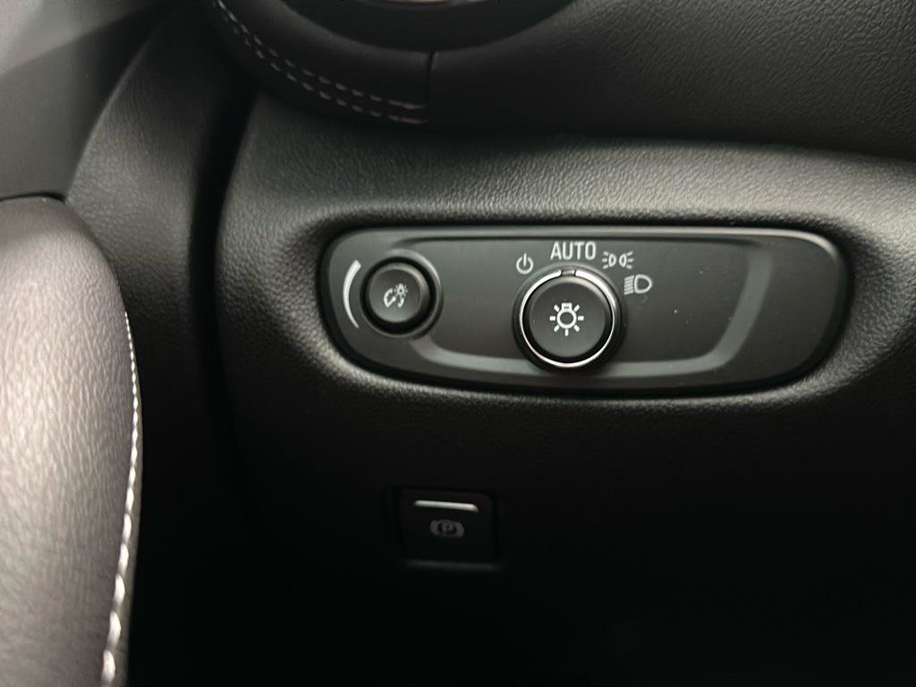 New 2025 Chevrolet Blazer LT w/ Midnight/Sport Edition FWD image 34