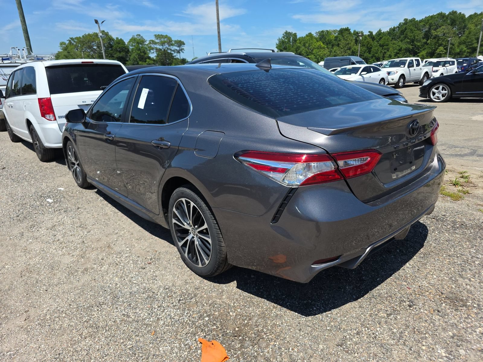 Used 2020 Toyota Camry SE FWD image 7