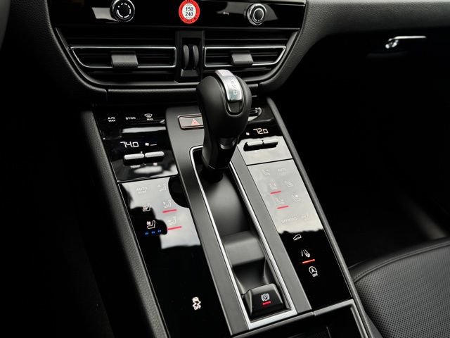 New 2026 Porsche Macan AWD/4WD image 32
