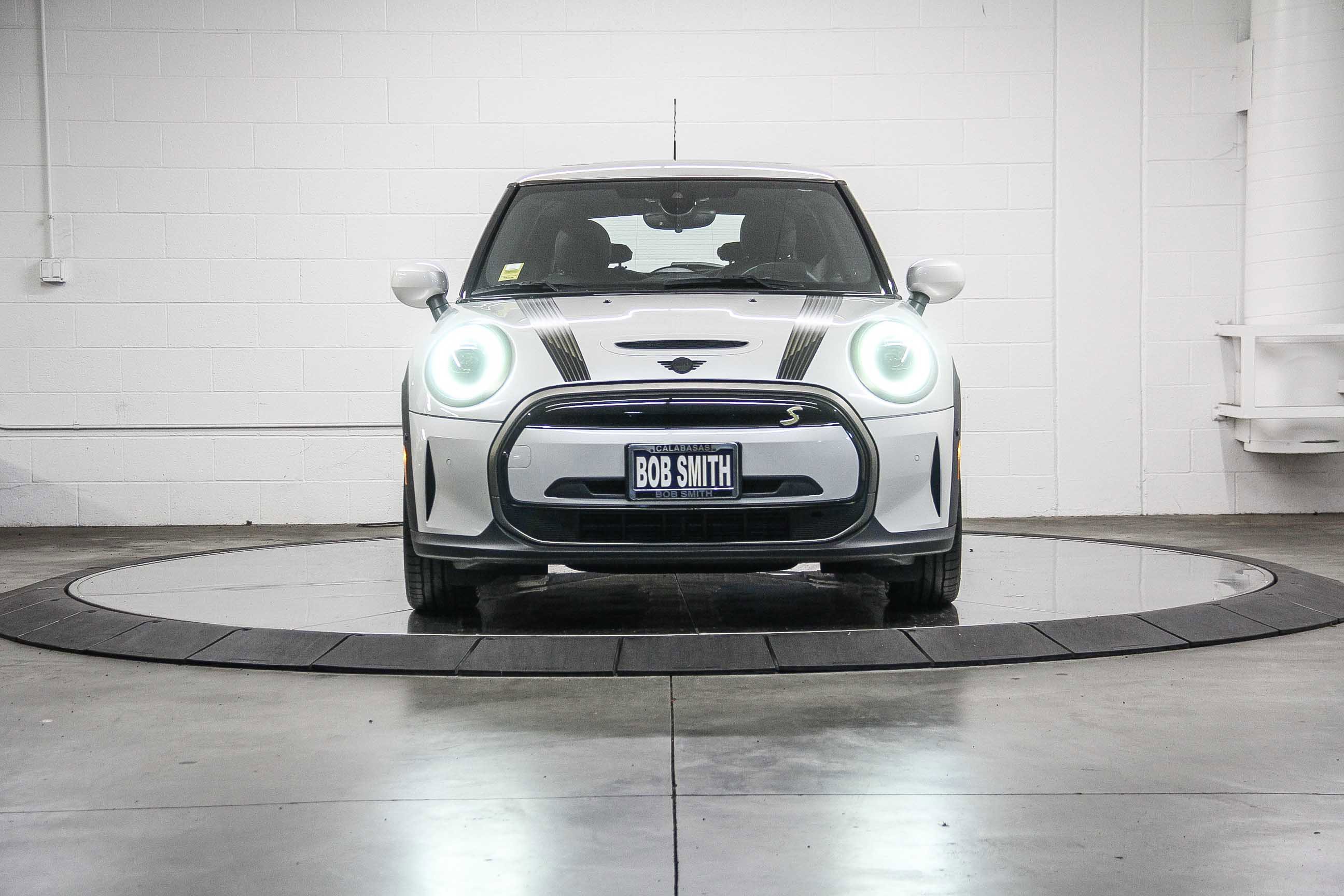 Certified 2024 MINI Cooper SE w/ MINI Resolute Edition image 2