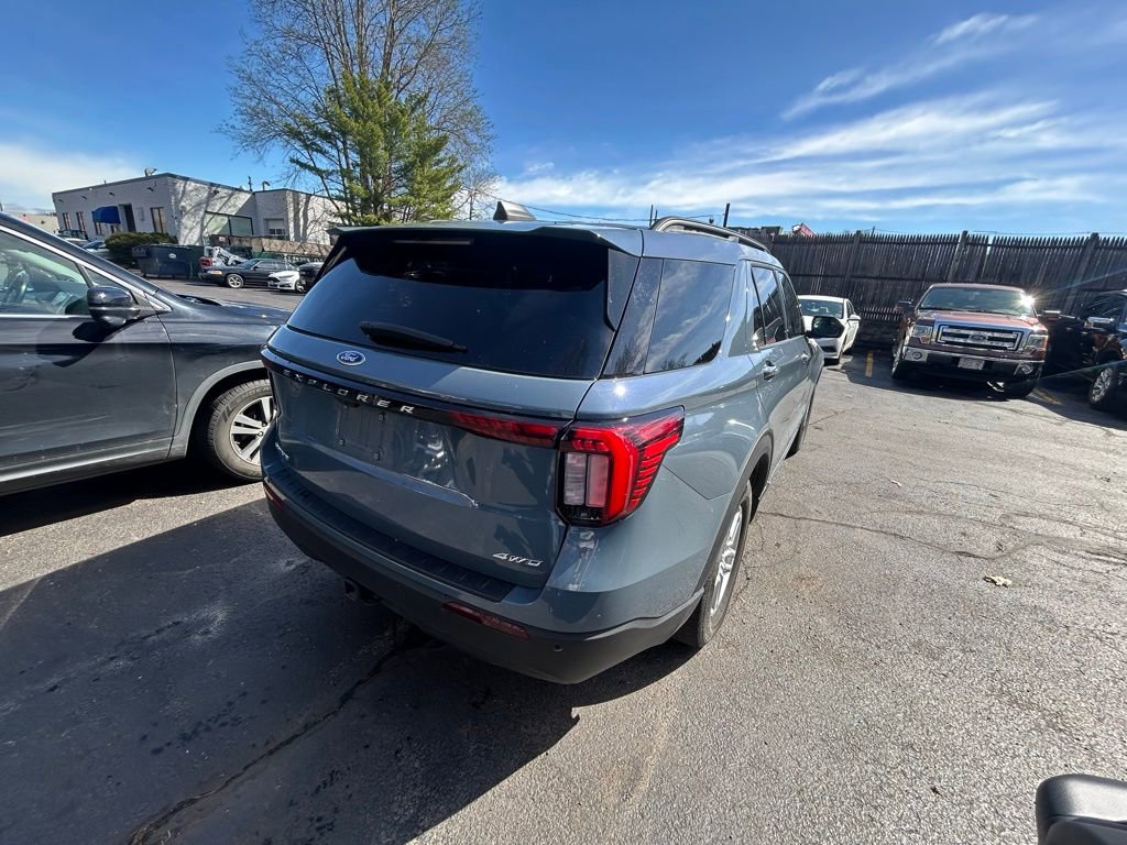 Used 2025 Ford Explorer Active AWD/4WD image 9