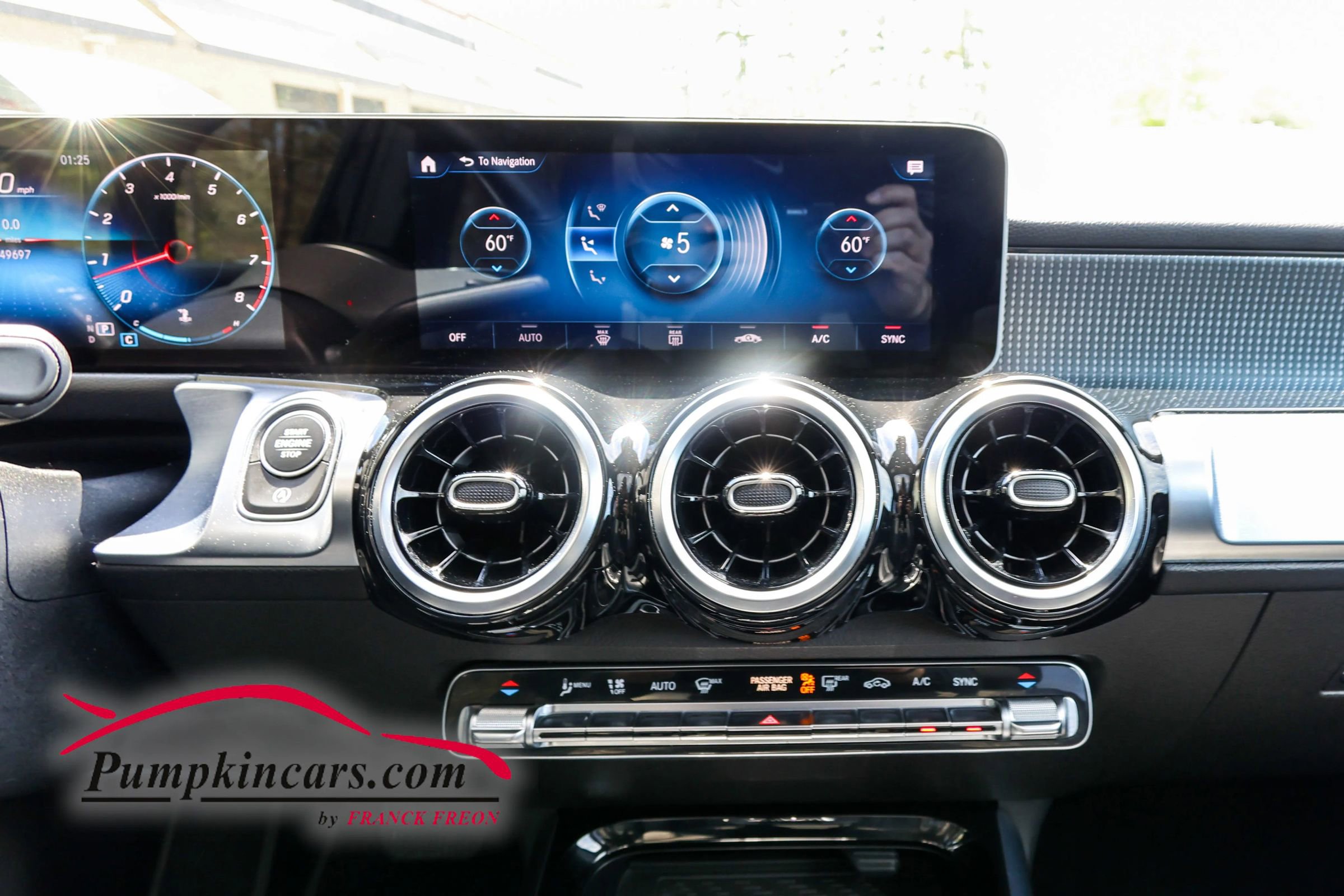 Used 2021 Mercedes-Benz GLB 250 4MATIC w/ Premium Package image 34