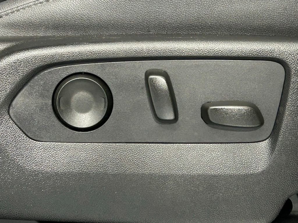 Used 2023 Chevrolet Tahoe Z71 w/ Luxury Package AWD/4WD image 12