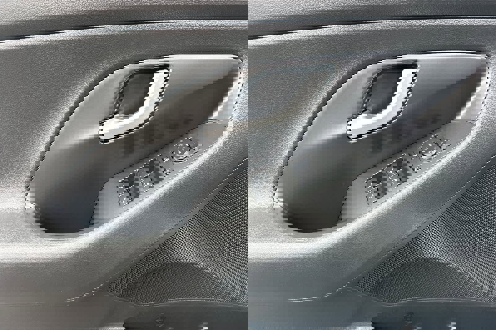 Used 2018 Hyundai Elantra GT image 12