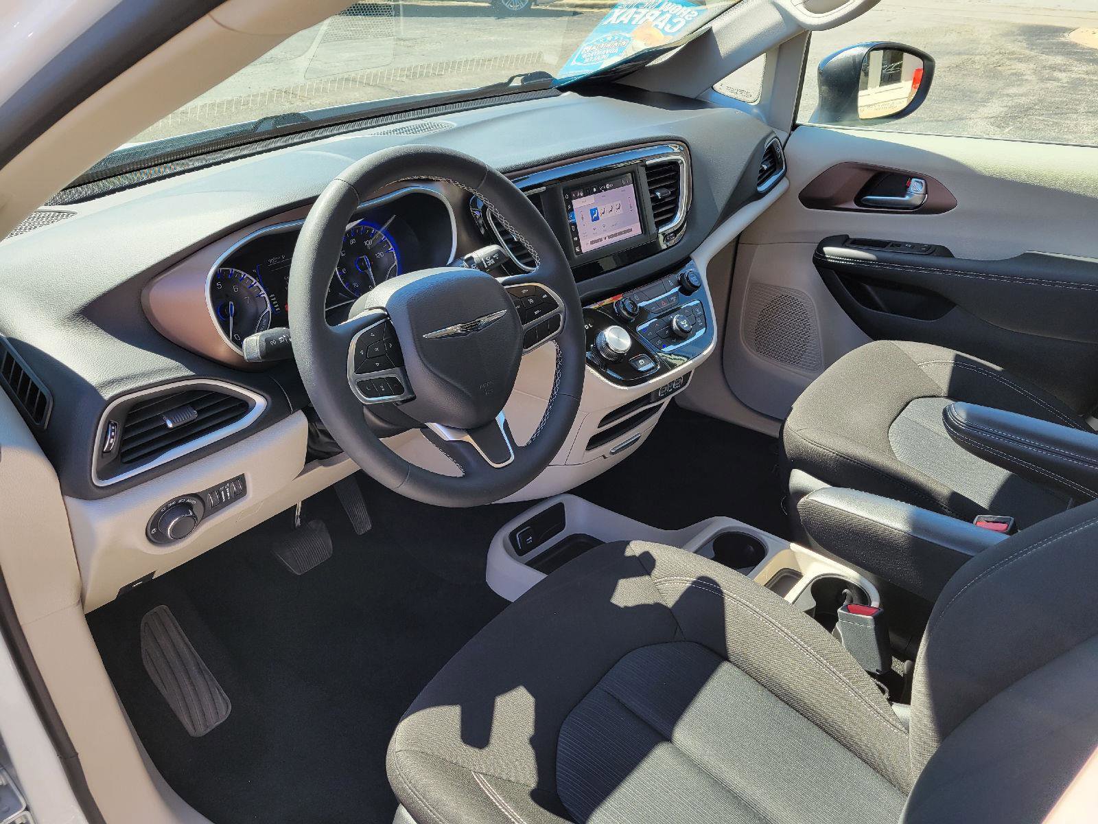 Used 2024 Chrysler Voyager LX image 5