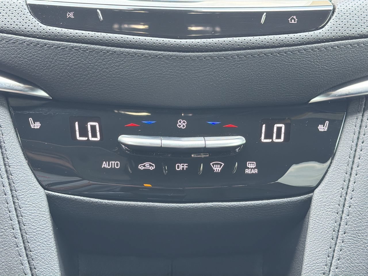 Used 2025 Cadillac XT6 Luxury FWD image 25