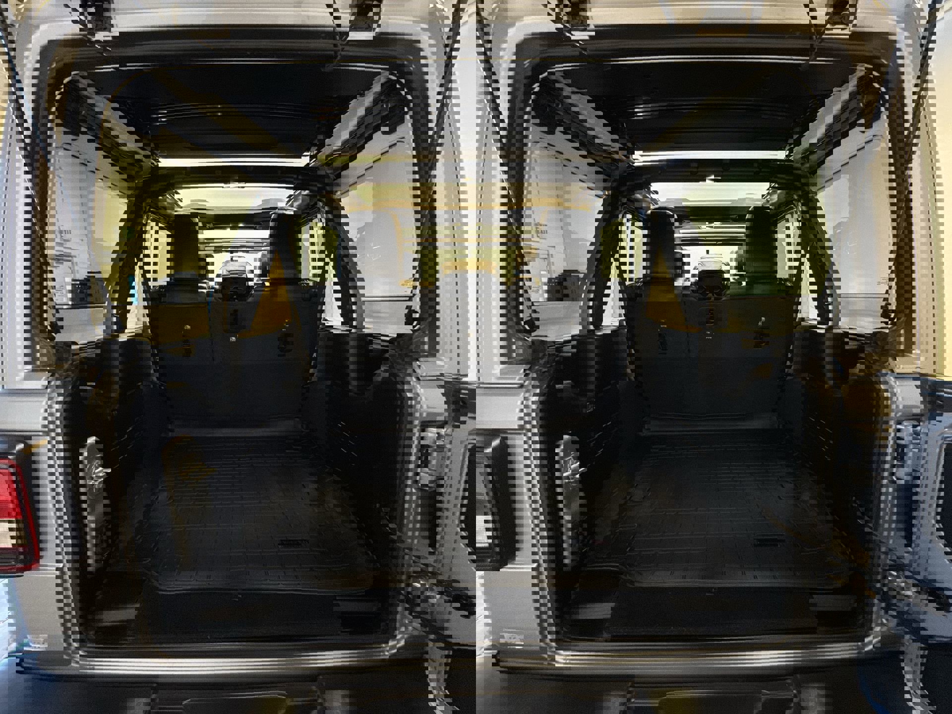 Used 2021 Jeep Wrangler Unlimited Sahara image 23