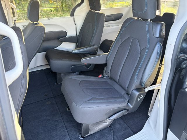 Used 2021 Chrysler Pacifica Touring FWD image 10