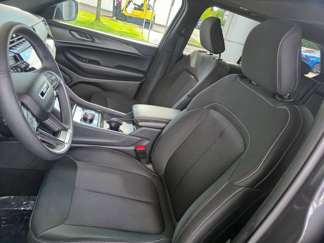Used 2025 Jeep Grand Cherokee Laredo X w/ Luxury Tech Group I AWD/4WD image 22