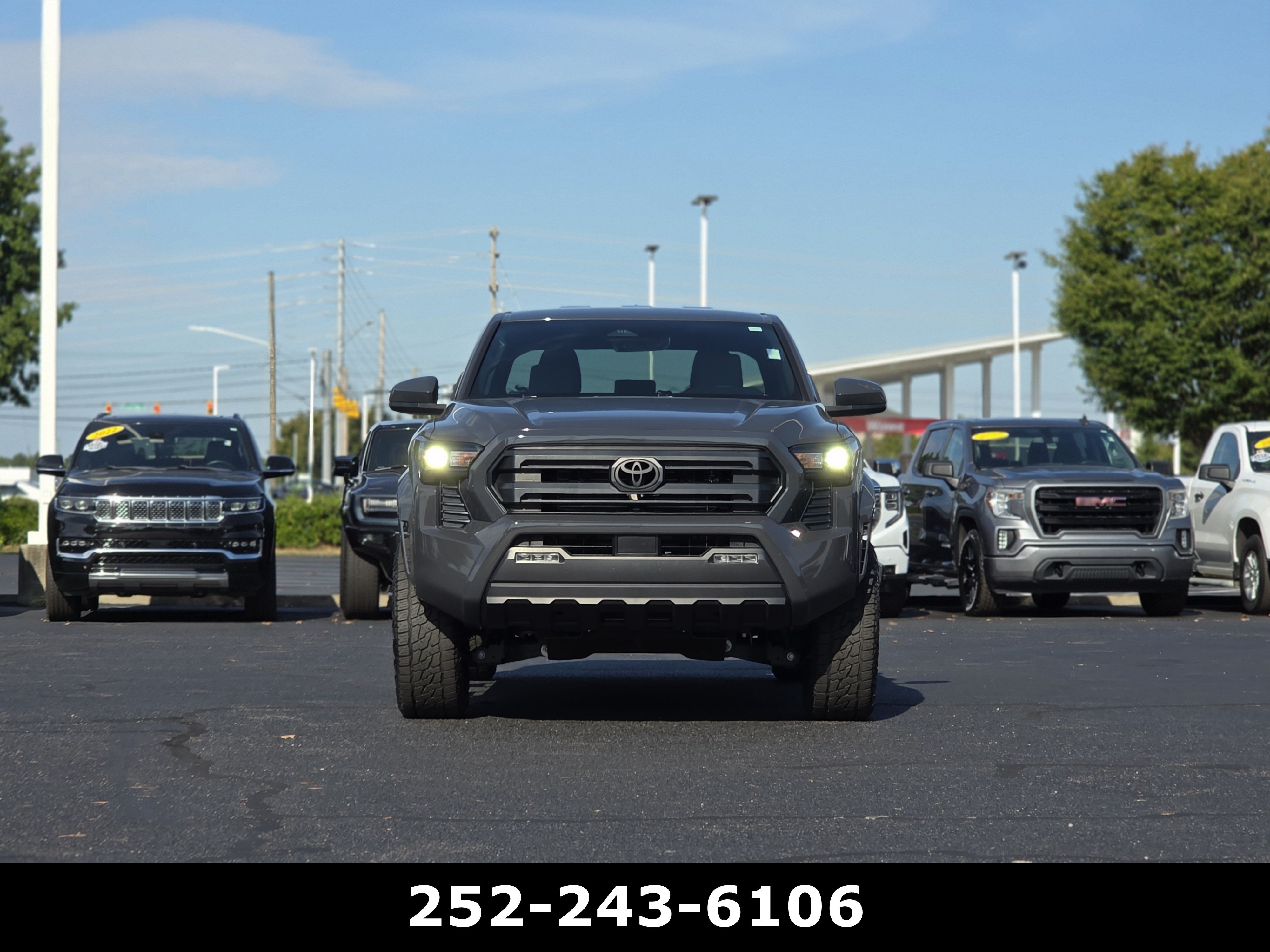 Used 2025 Toyota Tacoma SR5 AWD/4WD image 2