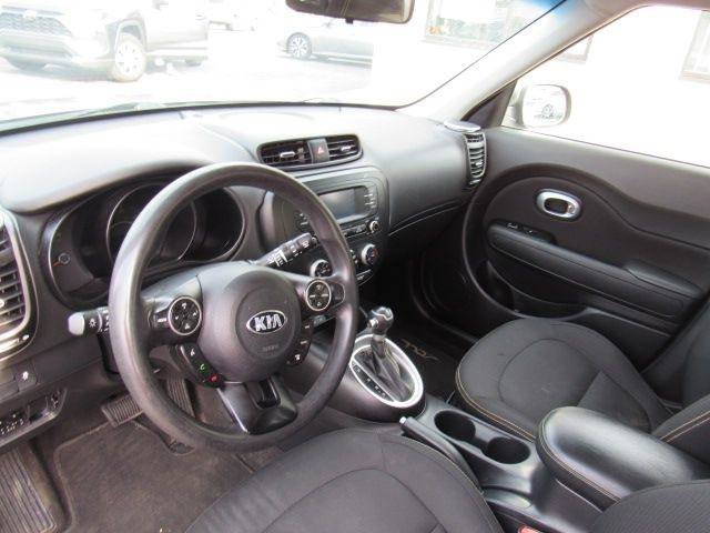 Used 2016 Kia Soul + FWD image 10