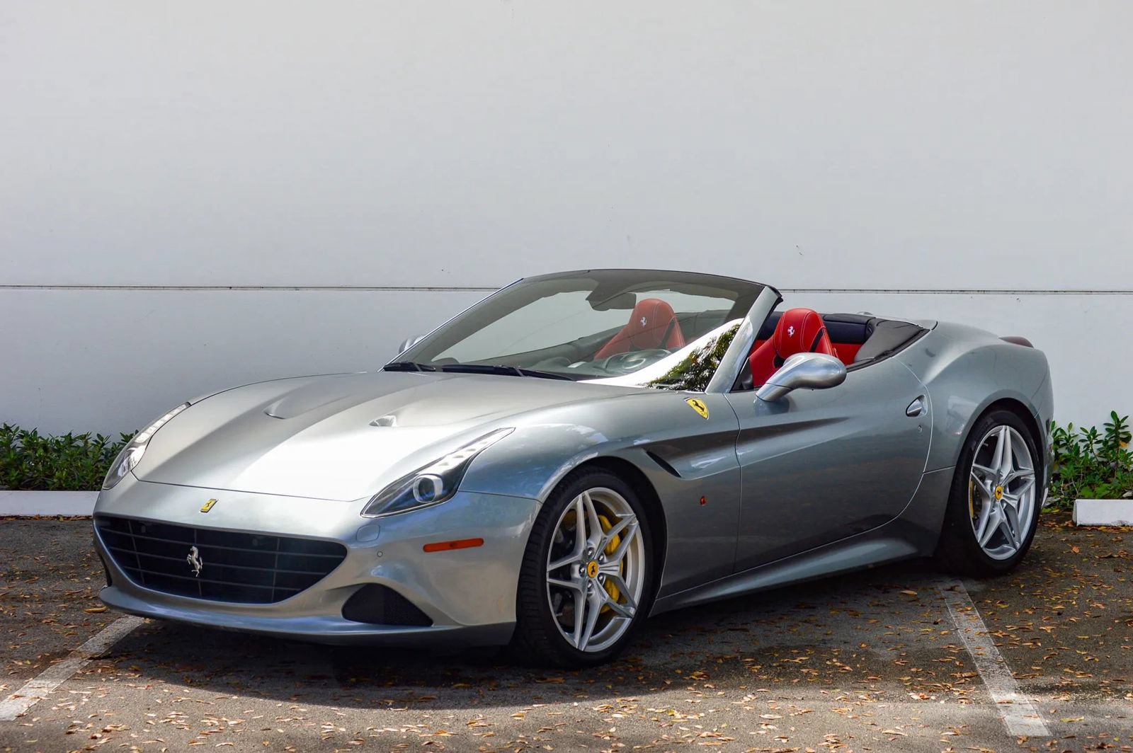 Used 2015 Ferrari California T RWD image 5