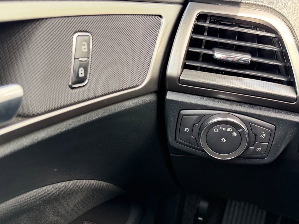 Used 2017 Ford Fusion SE w/ Equipment Group 201A image 20