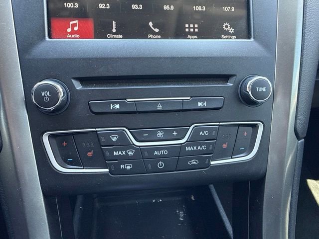 Used 2017 Ford Fusion SE w/ Fusion SE Technology Package FWD image 21