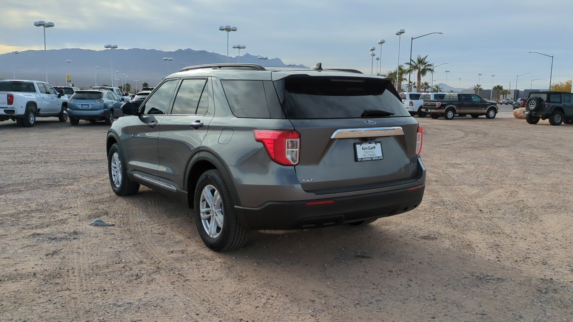 Used 2022 Ford Explorer XLT image 5
