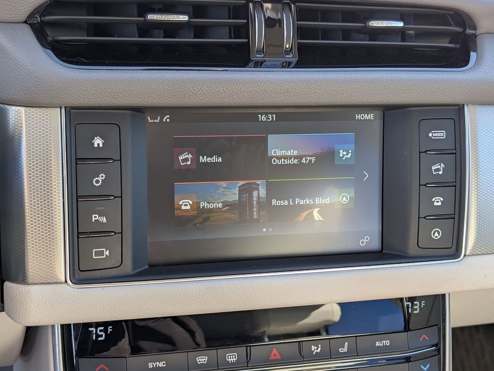 Used 2017 Jaguar XF Premium image 24