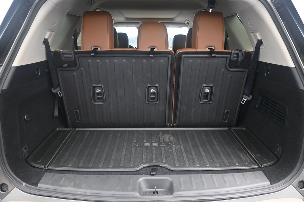 Used 2025 Nissan Pathfinder Platinum AWD/4WD image 17