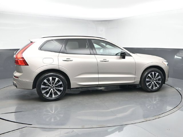 Used 2024 Volvo XC60 B5 Plus w/ Climate Package AWD/4WD image 9