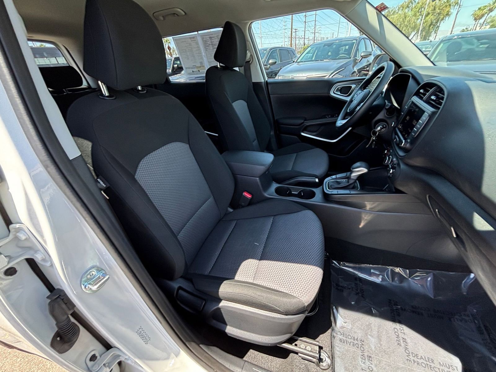 Used 2025 Kia Soul LX w/ LX Technology Package FWD image 35