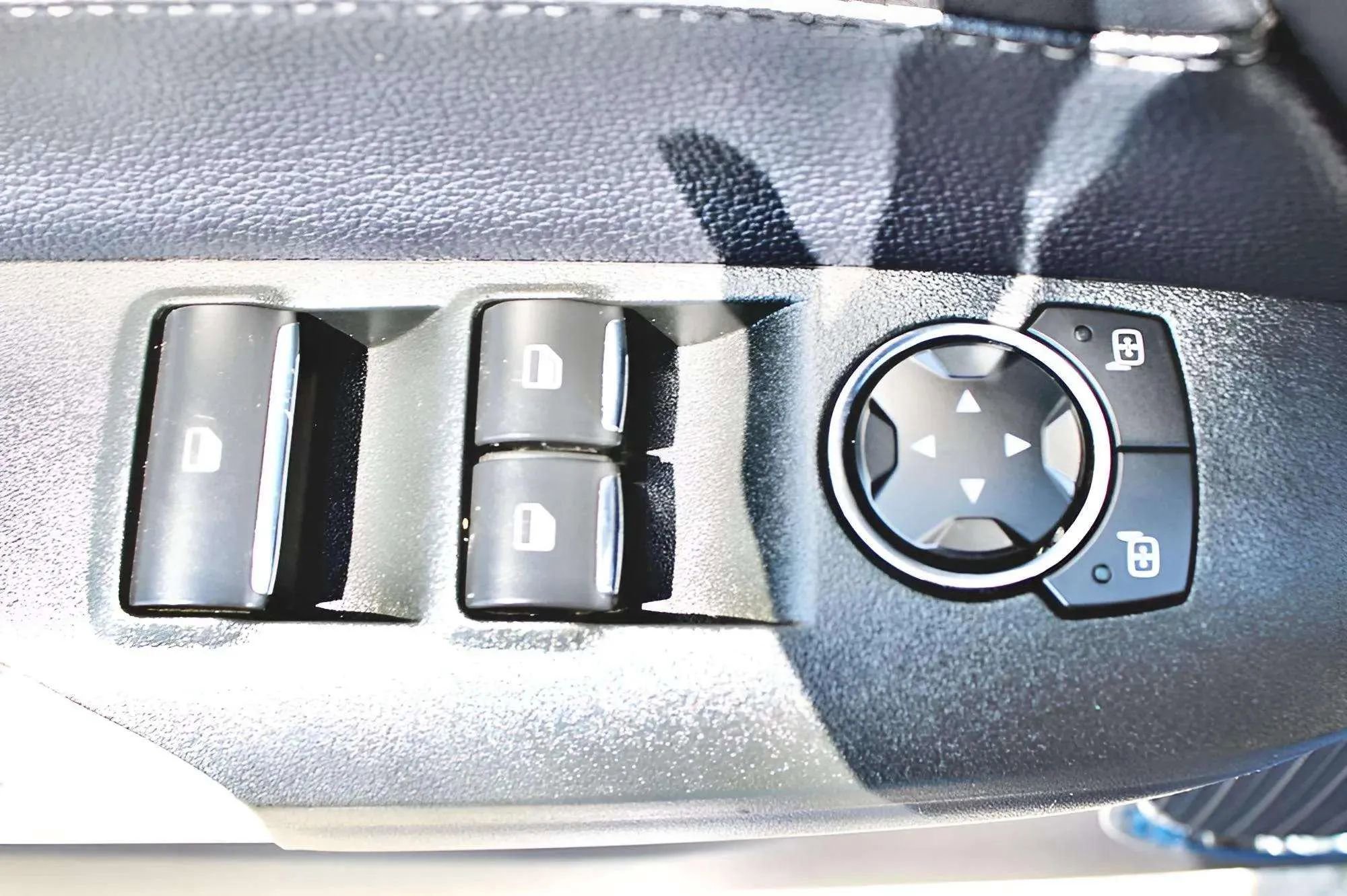 Used 2018 Ford Mustang Premium image 28