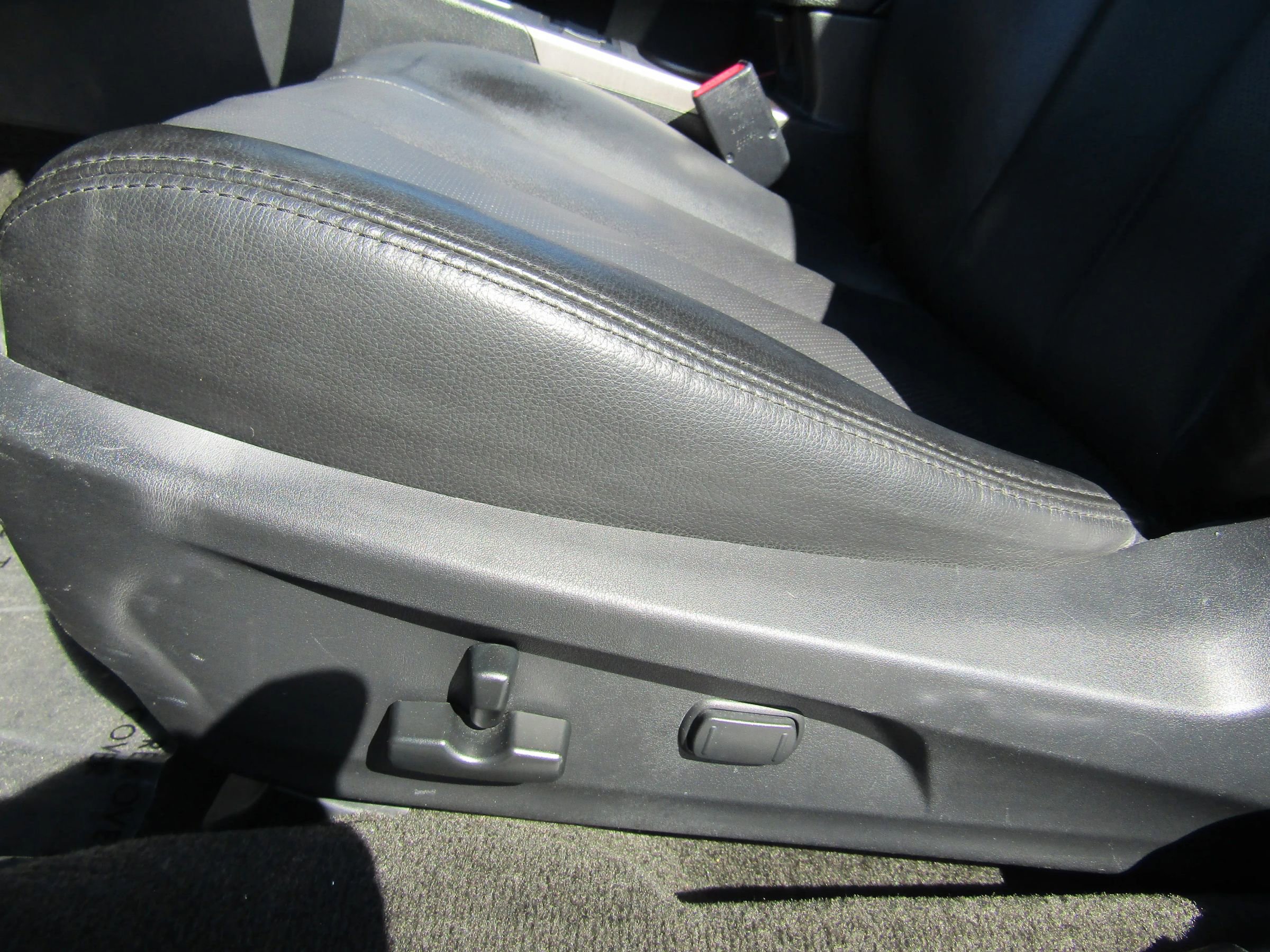 Used 2012 Subaru Outback 2.5i Limited AWD/4WD image 16