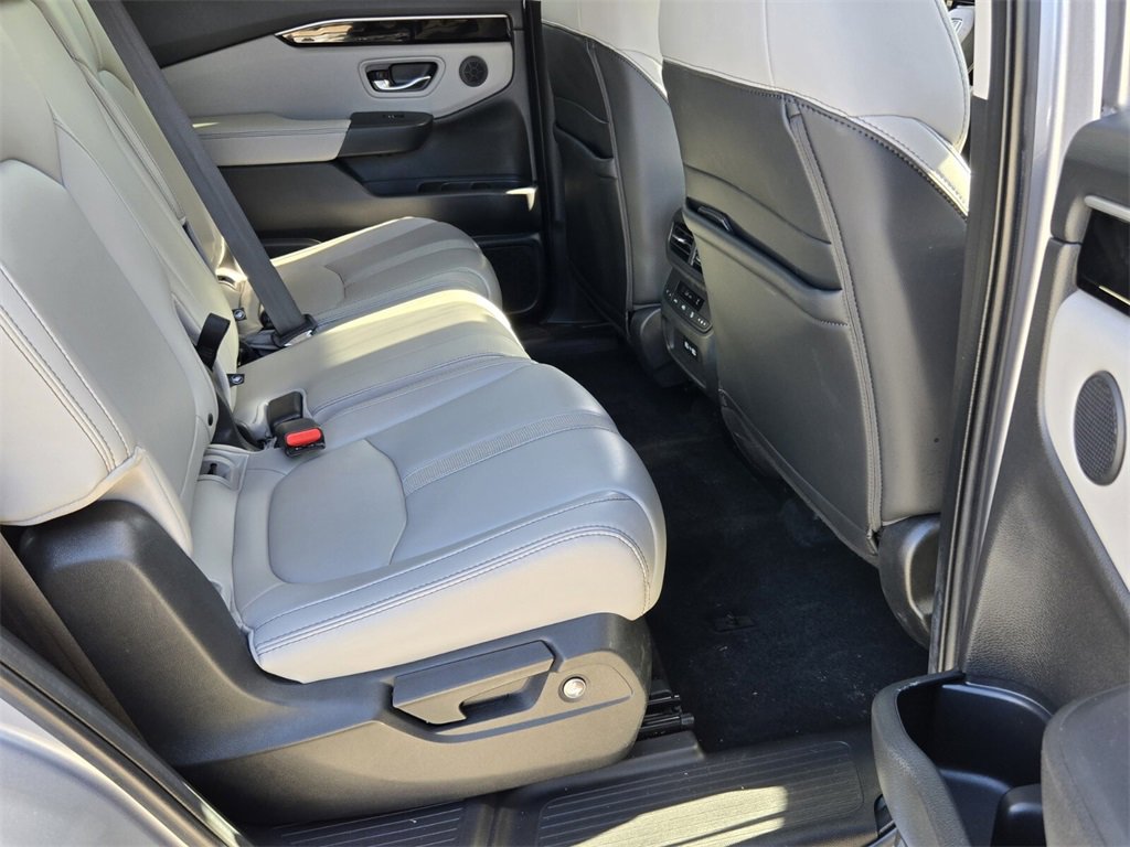Used 2023 Honda Pilot Touring image 15