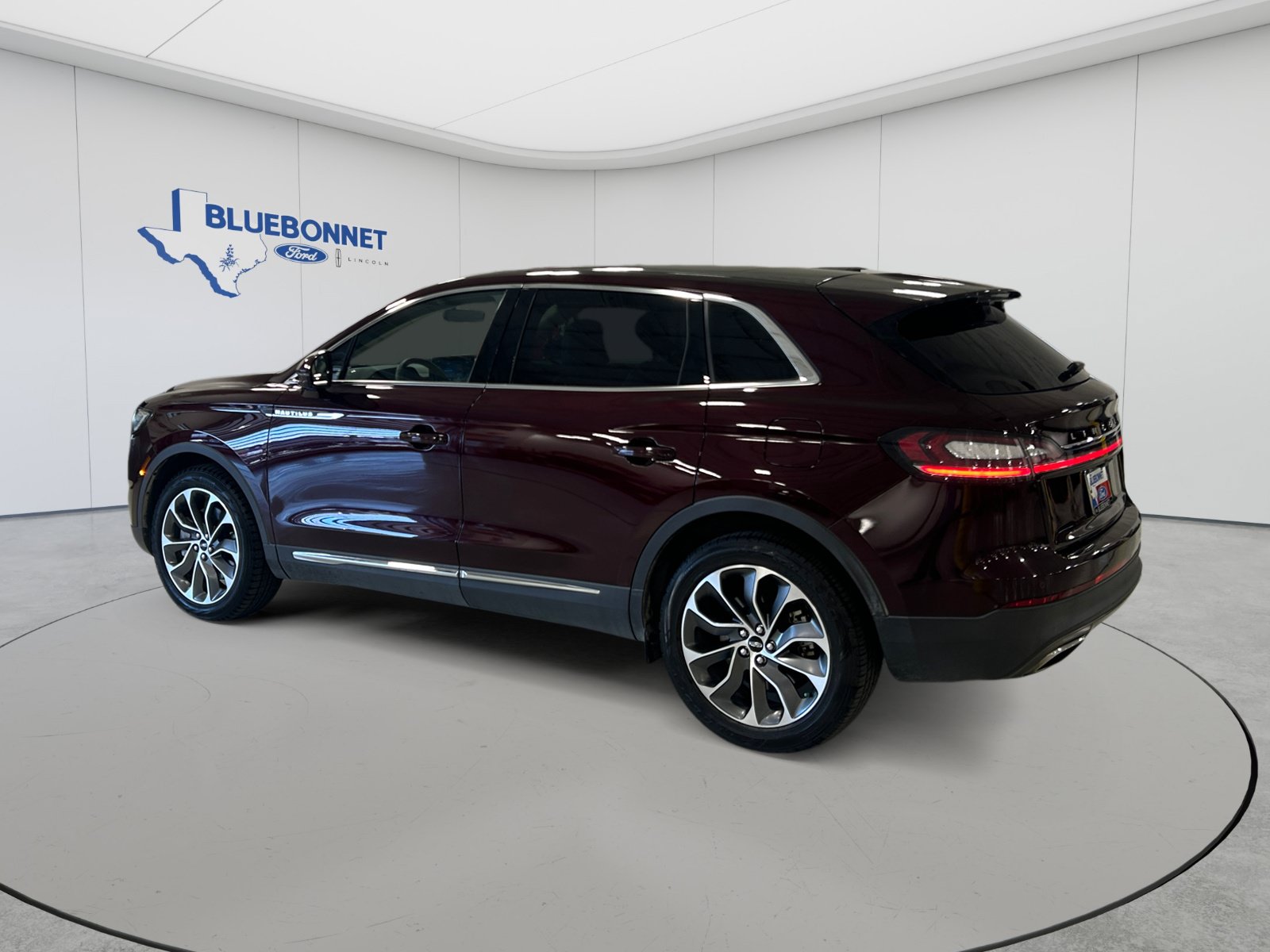 Used 2022 Lincoln Nautilus Reserve AWD/4WD image 7