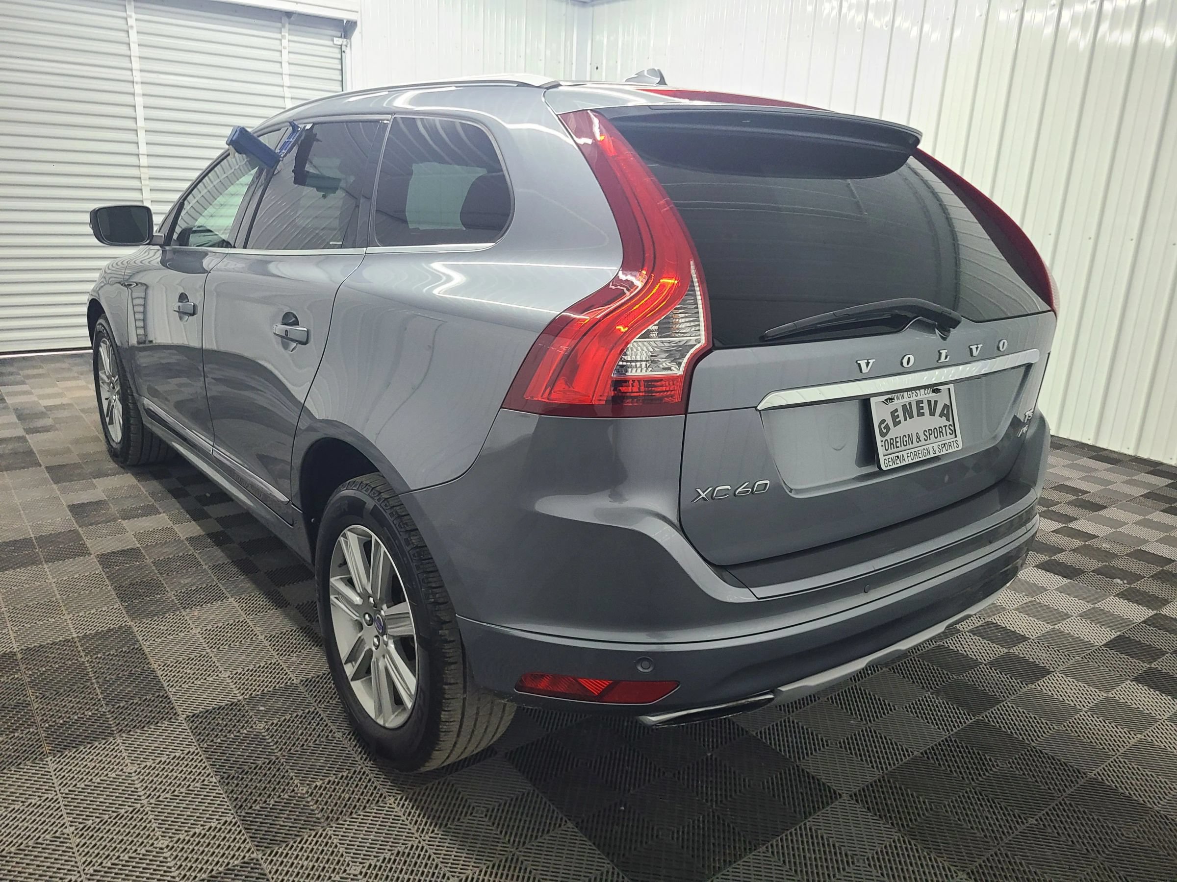Used 2016 Volvo XC60 T5 Platinum w/ Climate Package AWD/4WD image 10