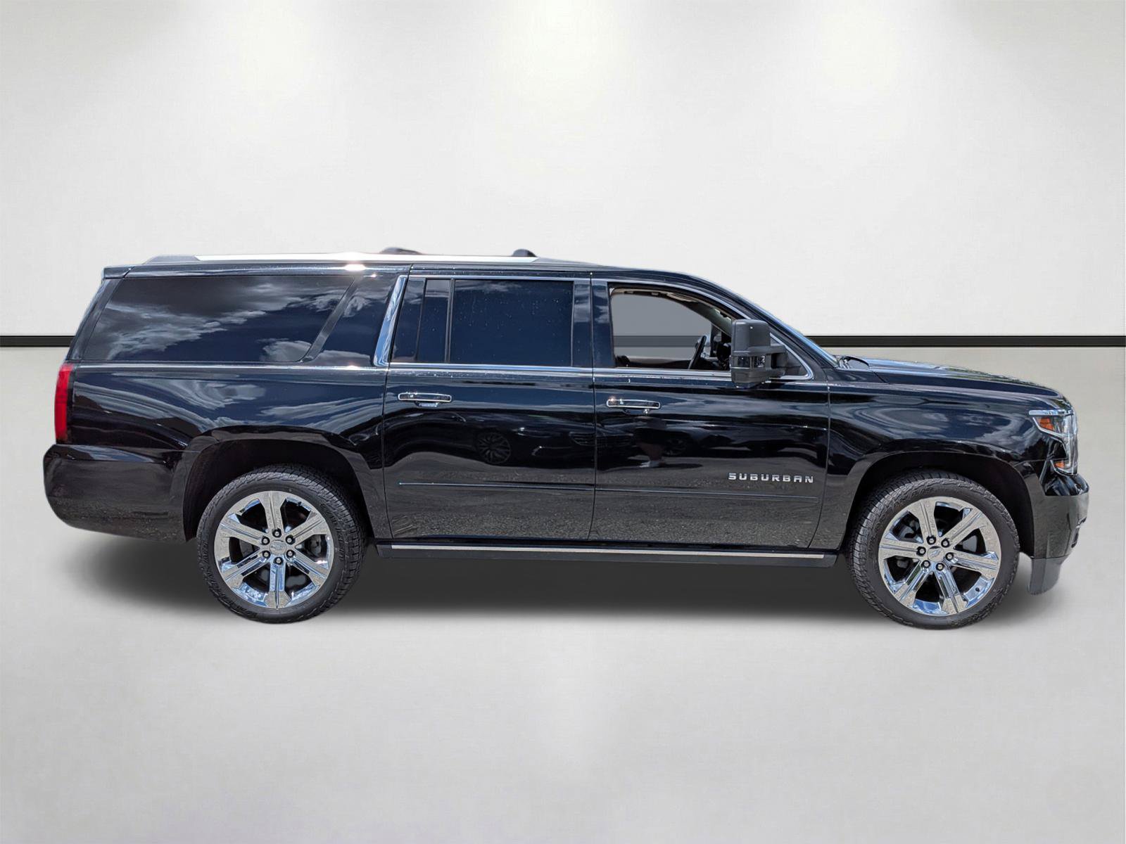 Used 2019 Chevrolet Suburban Premier AWD/4WD image 3