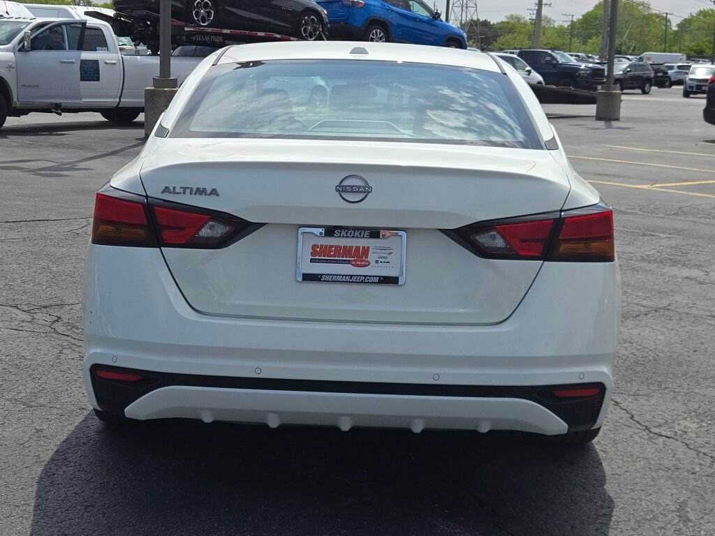 Used 2025 Nissan Altima 2.5 SV FWD image 16