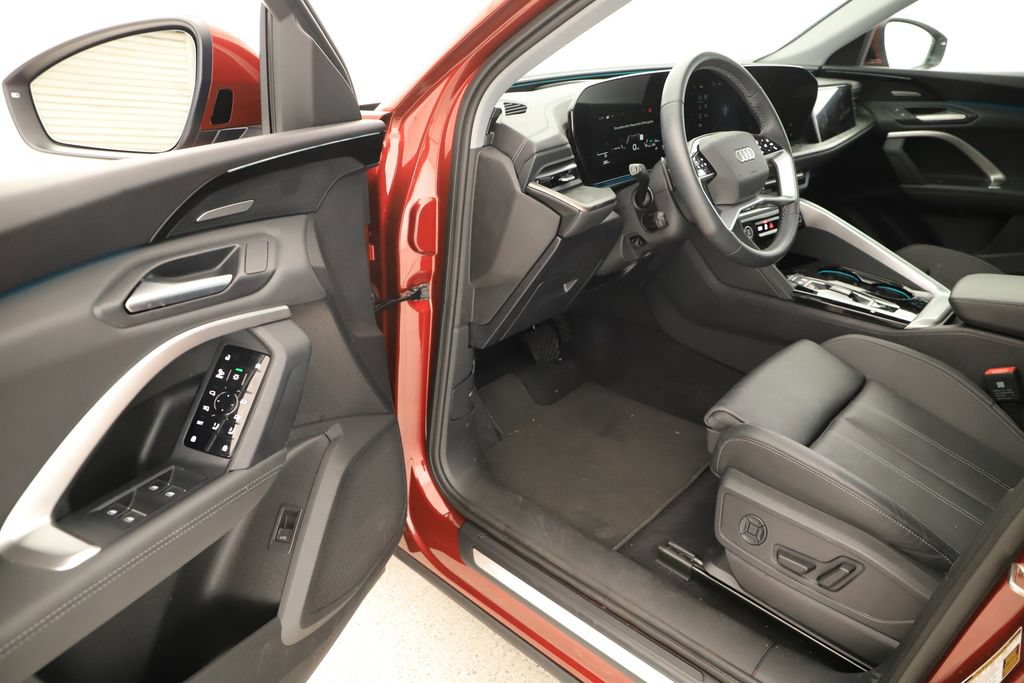Certified 2025 Audi Q5 Prestige AWD/4WD image 14