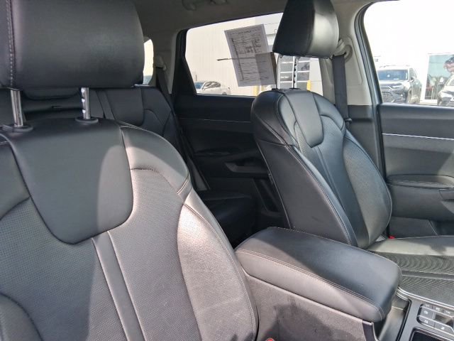 Used 2024 Kia Sorento S image 15