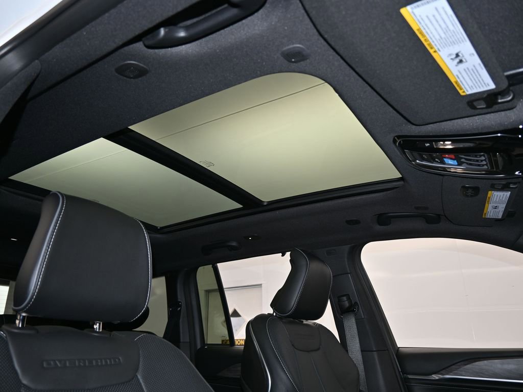 Used 2024 Jeep Grand Cherokee Overland w/ Luxury Tech Group IV image 26
