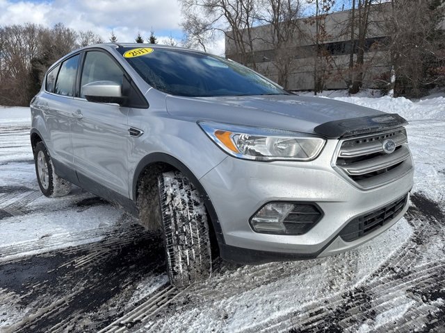 Used 2017 Ford Escape SE image 2